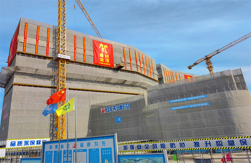 2024年10月30日，4001百老汇三建上海新华泰医院项目主体封顶。